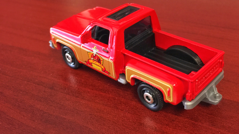 Illustration for article titled MB Farm 5 Pack 1975 Chevy Stepside